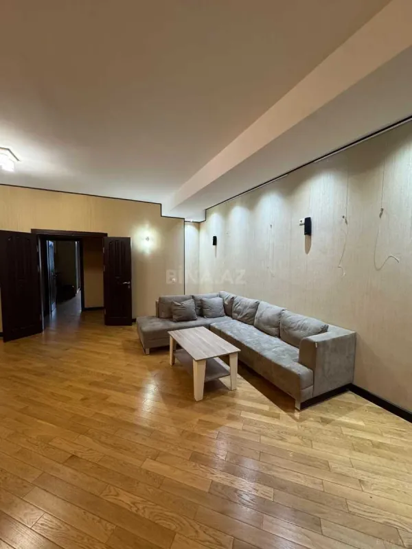 Satılır 4 otaqlı mənzil 170 m²