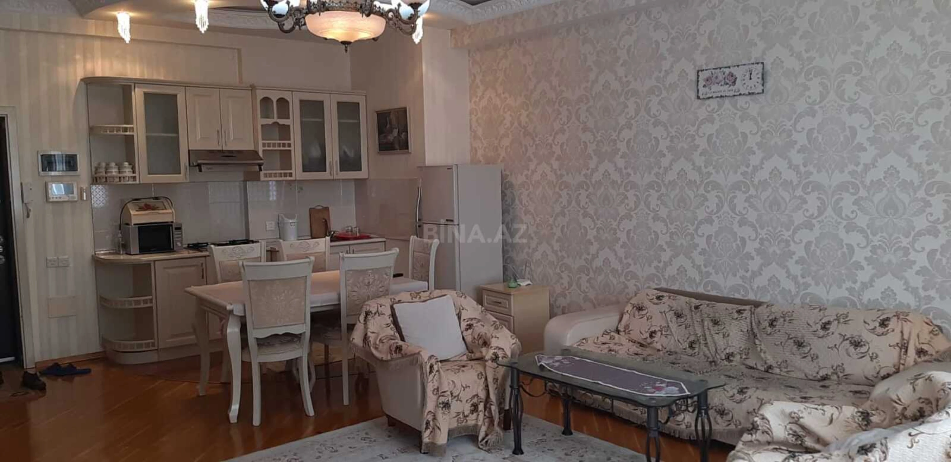 Kirayə verilir 2 otaqlı mənzil 75 m²
