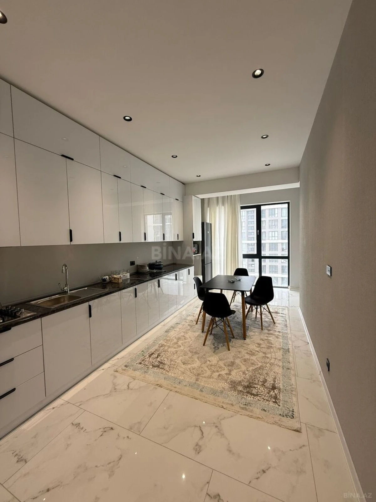 Kirayə verilir 2 otaqlı mənzil 117 m²