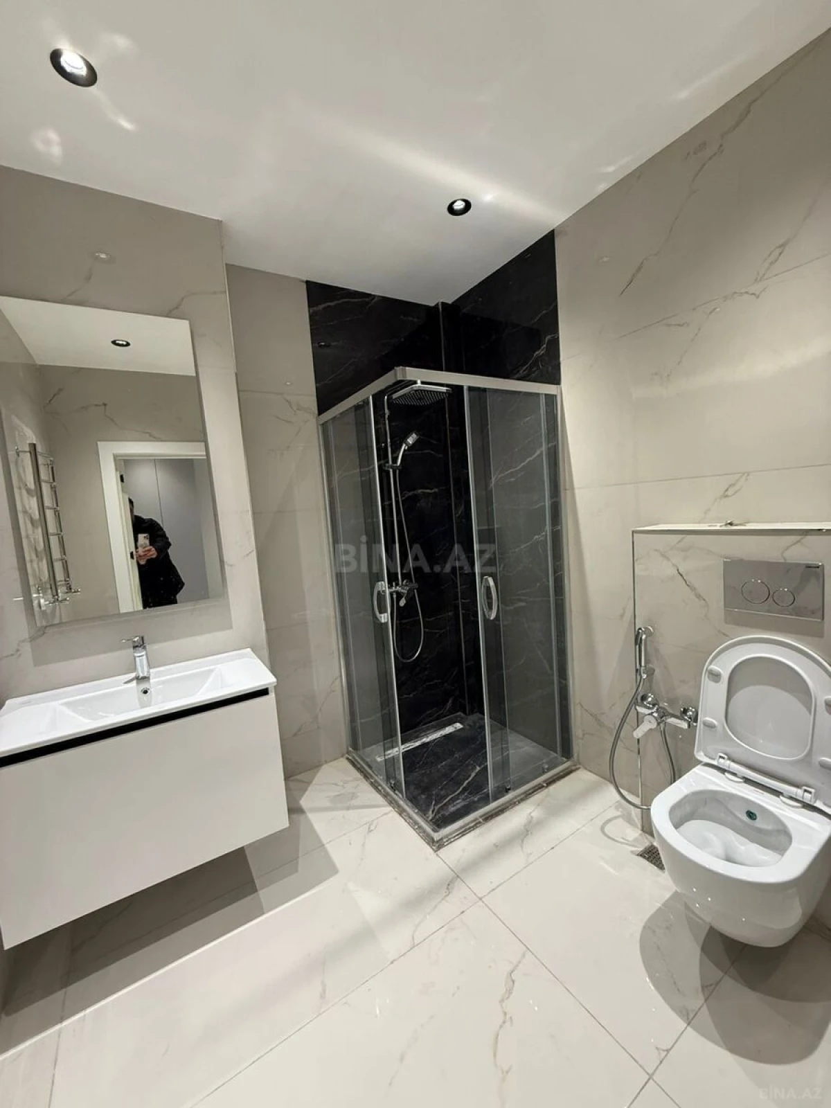 Kirayə verilir 2 otaqlı mənzil 117 m²