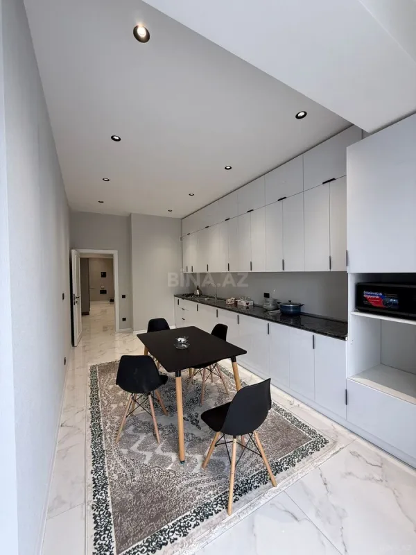 Kirayə verilir 2 otaqlı mənzil 117 m²