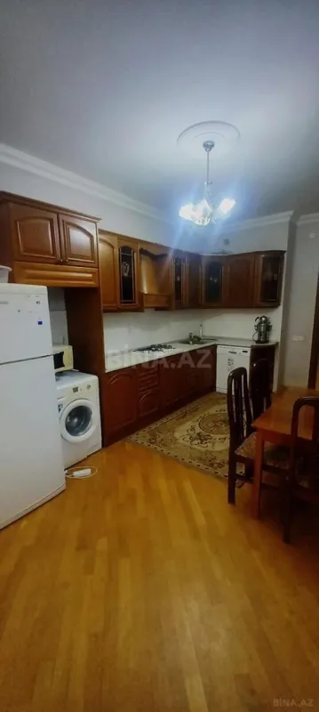 Kirayə verilir 3 otaqlı mənzil 140 m²