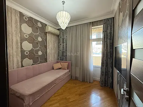 Satılır 3 otaqlı mənzil 105 m²