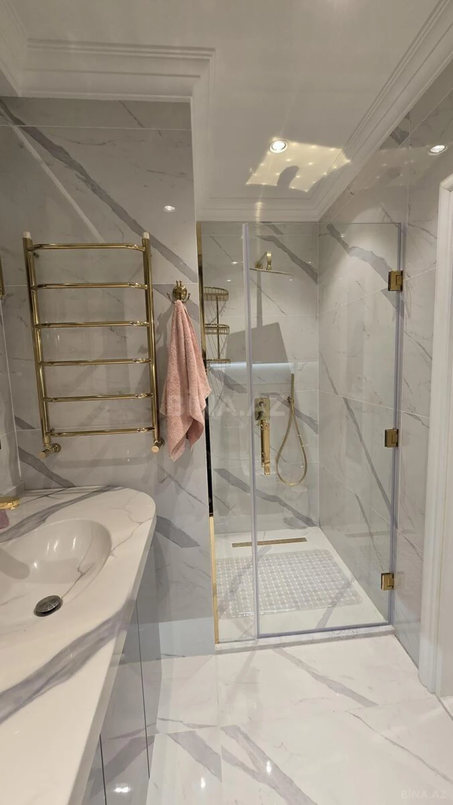 Satılır 2 otaqlı mənzil 98 m²