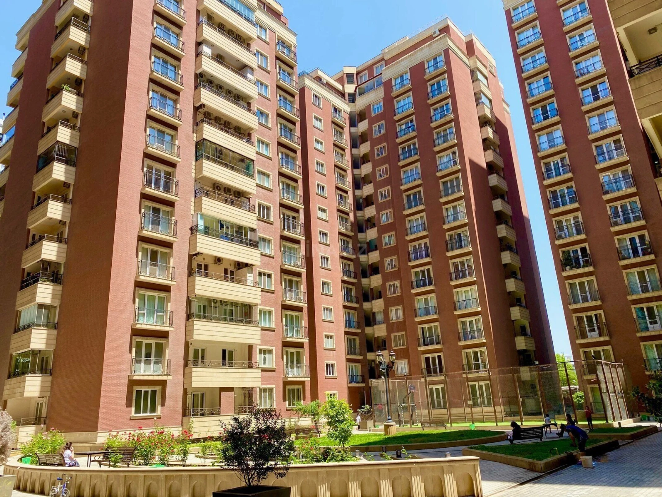 Satılır 3 otaqlı mənzil 140 m²