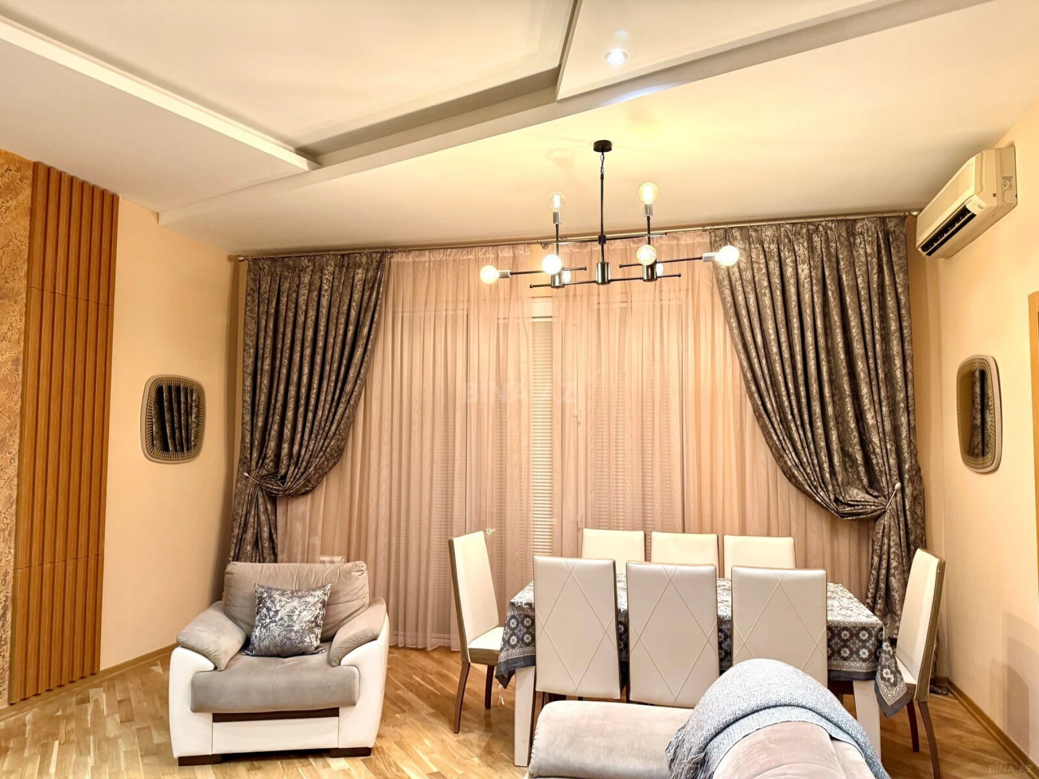 Satılır 3 otaqlı mənzil 140 m²