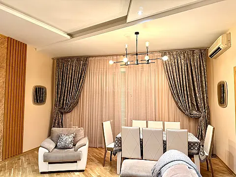 Satılır 3 otaqlı mənzil 140 m²