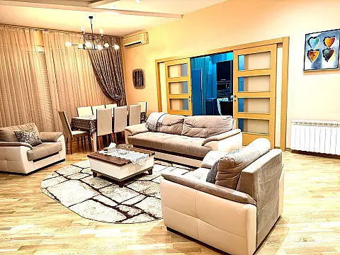 Satılır 3 otaqlı mənzil 140 m²
