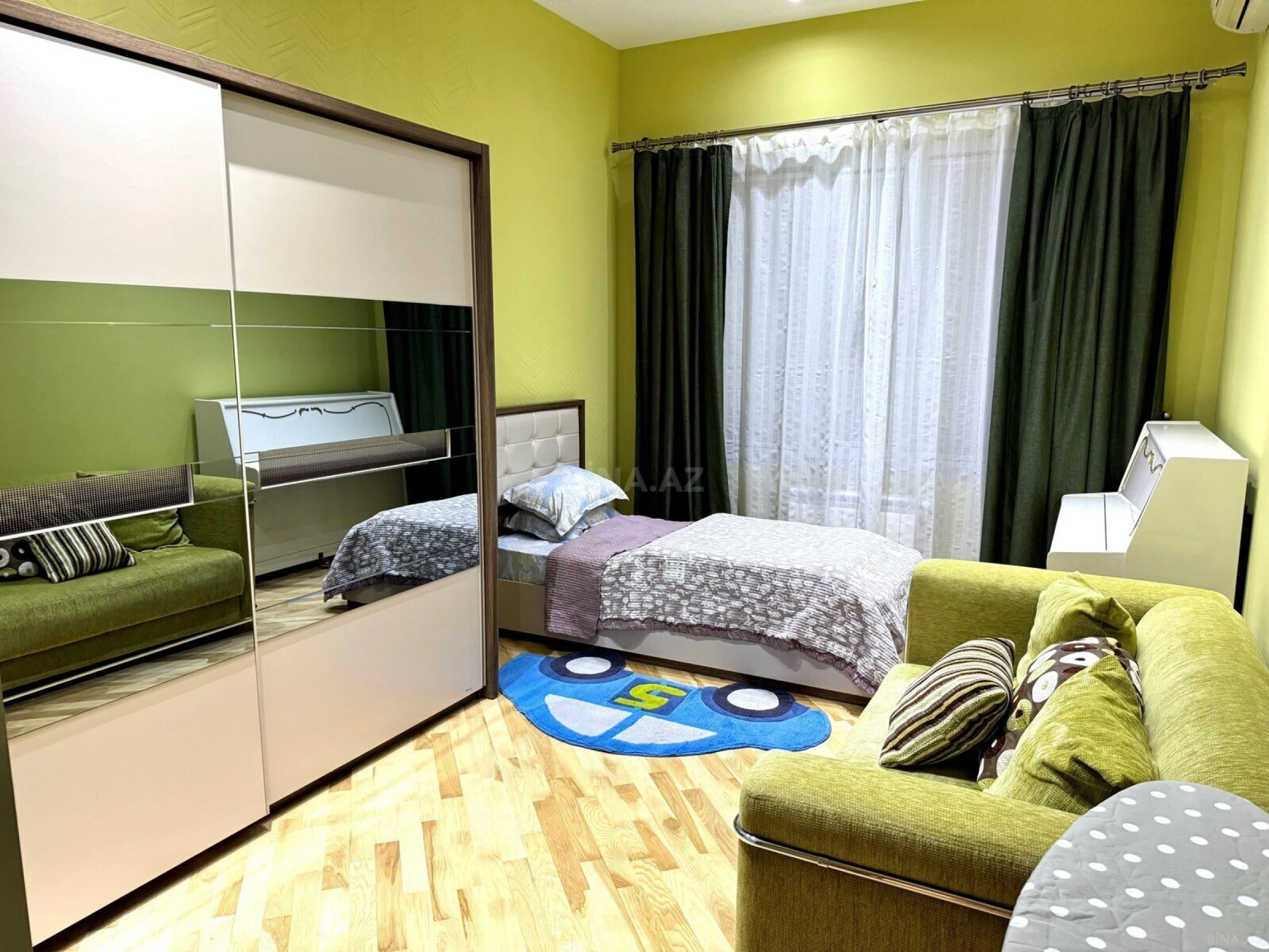 Satılır 3 otaqlı mənzil 140 m²