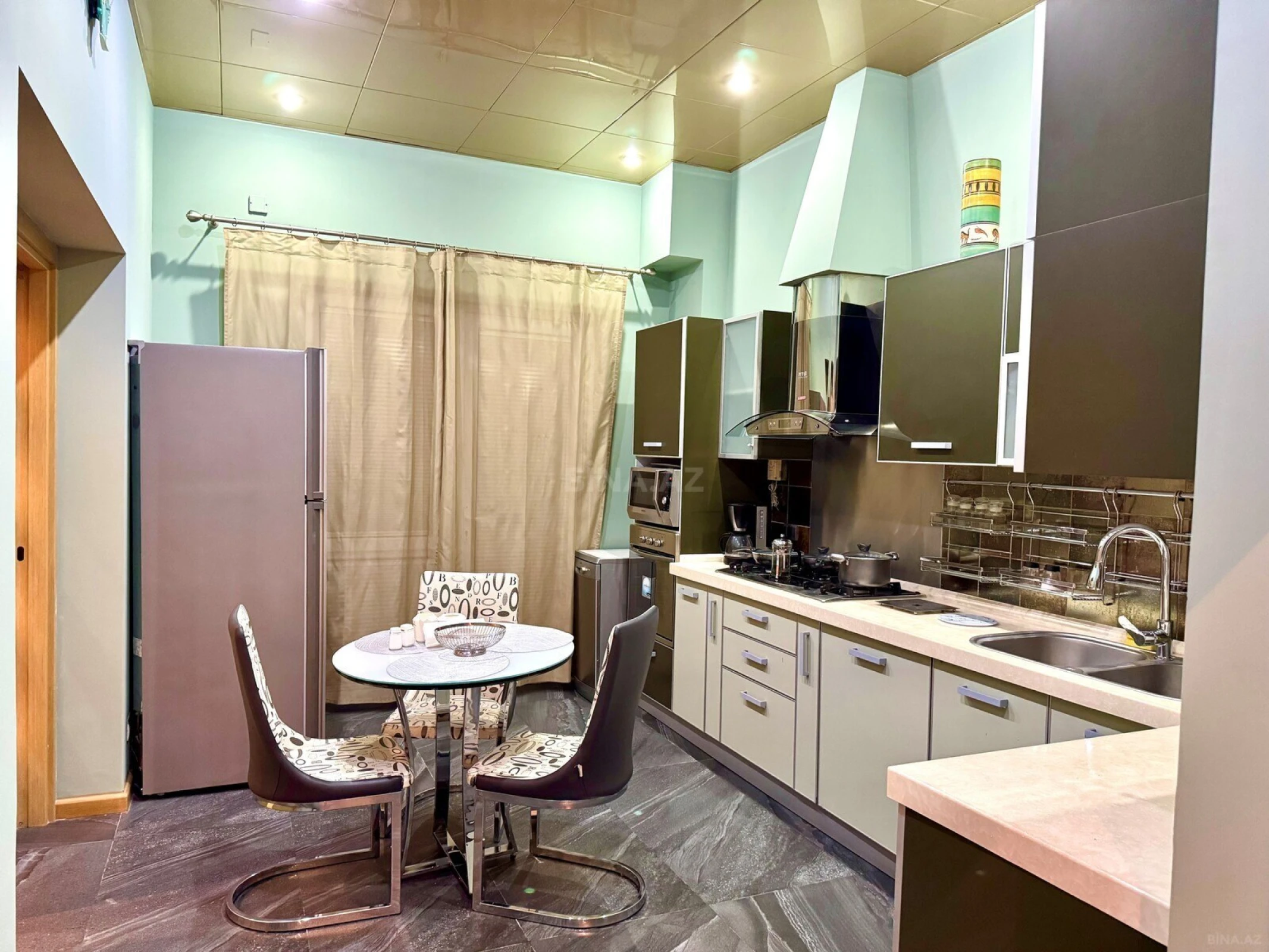 Satılır 3 otaqlı mənzil 140 m²