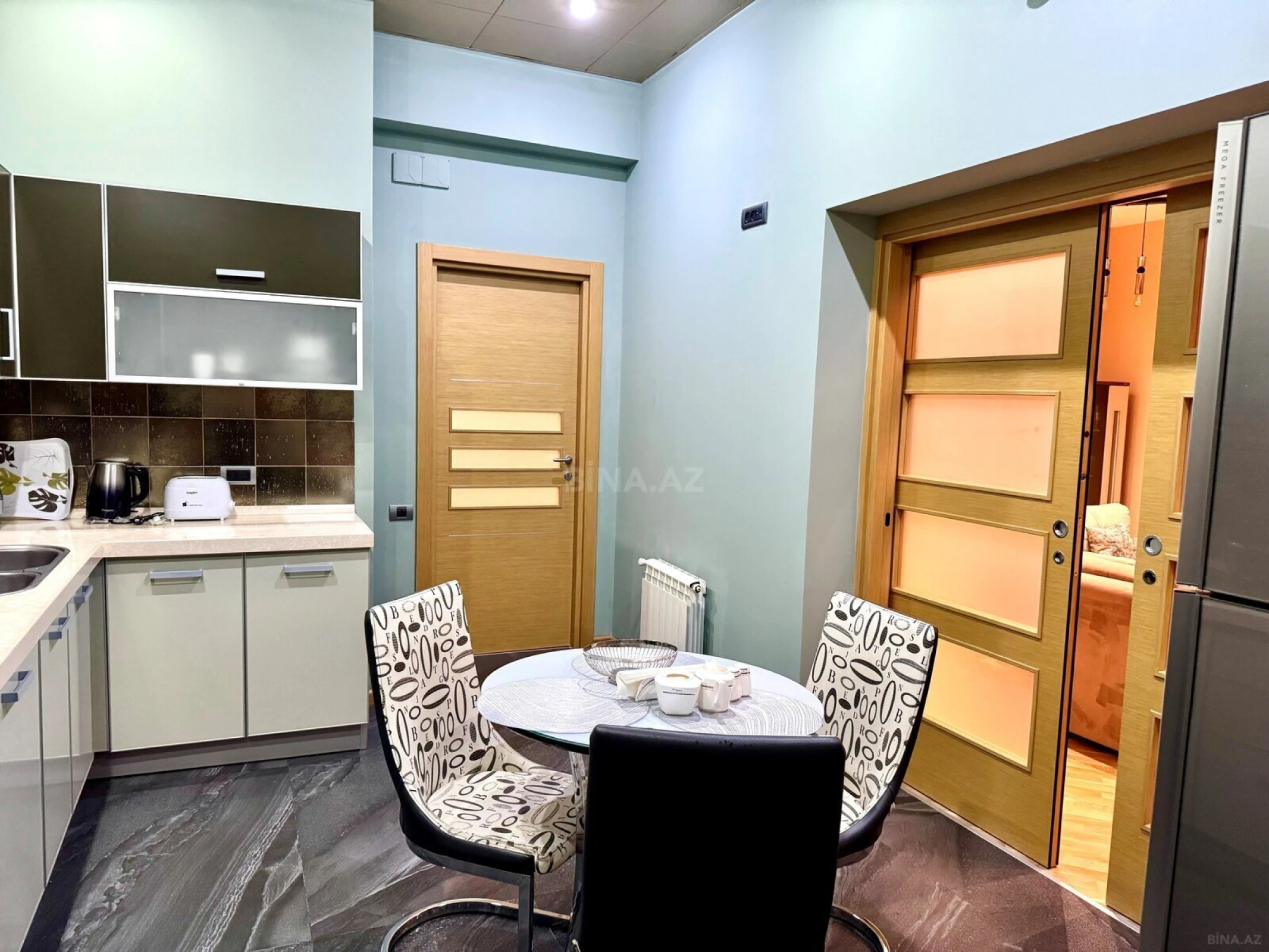 Satılır 3 otaqlı mənzil 140 m²