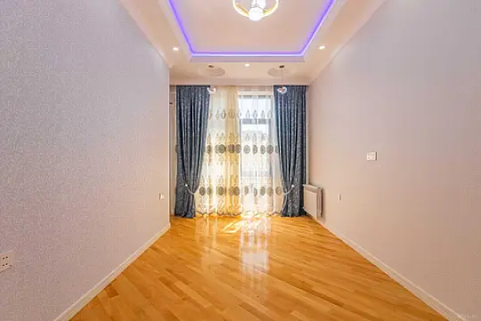 Satılır 3 otaqlı mənzil 102 m²