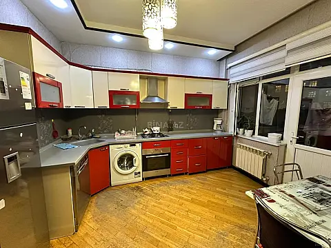 Satılır 3 otaqlı mənzil 130 m²