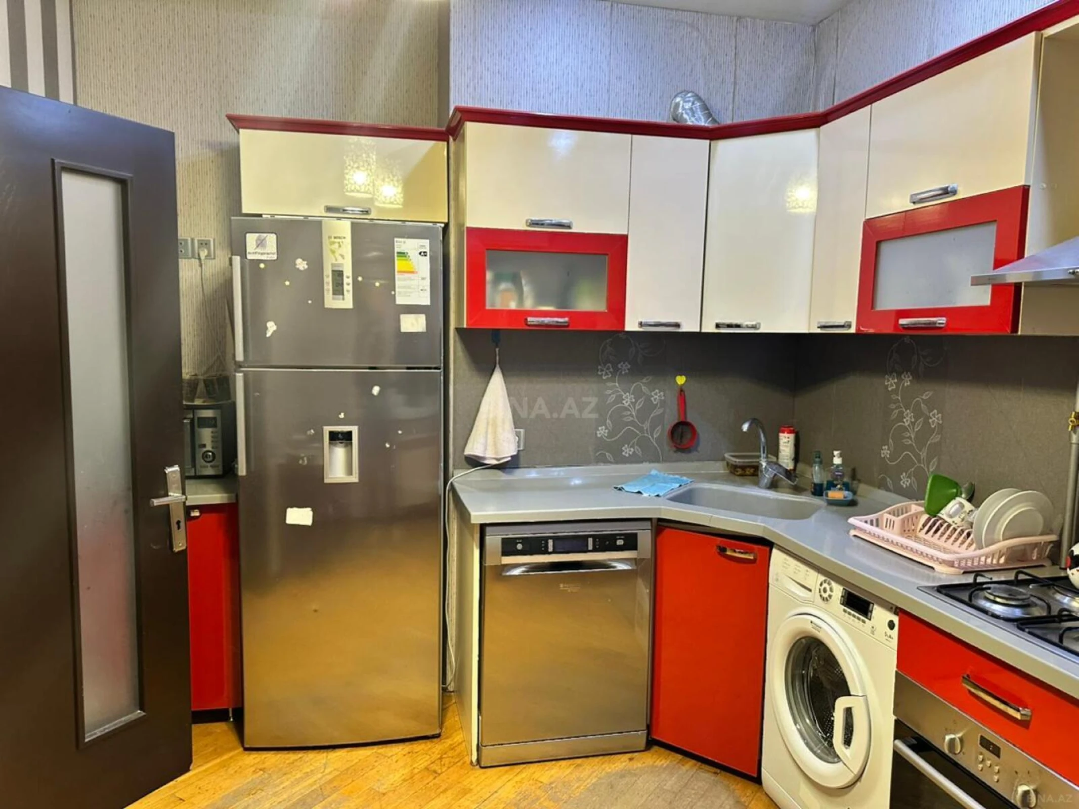 Satılır 3 otaqlı mənzil 130 m²