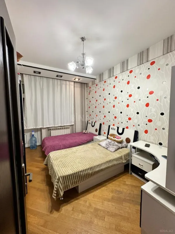 Satılır 3 otaqlı mənzil 130 m²