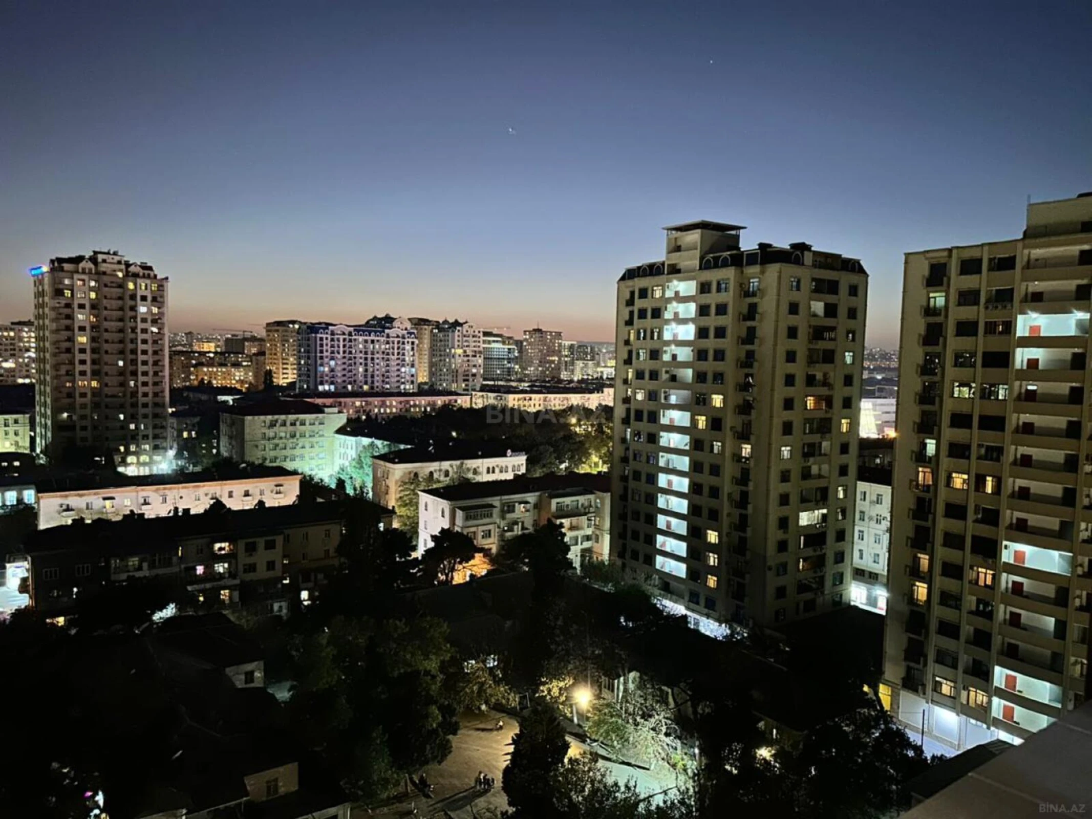 Satılır 3 otaqlı mənzil 130 m²