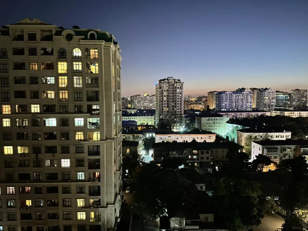 Satılır 3 otaqlı mənzil 130 m²