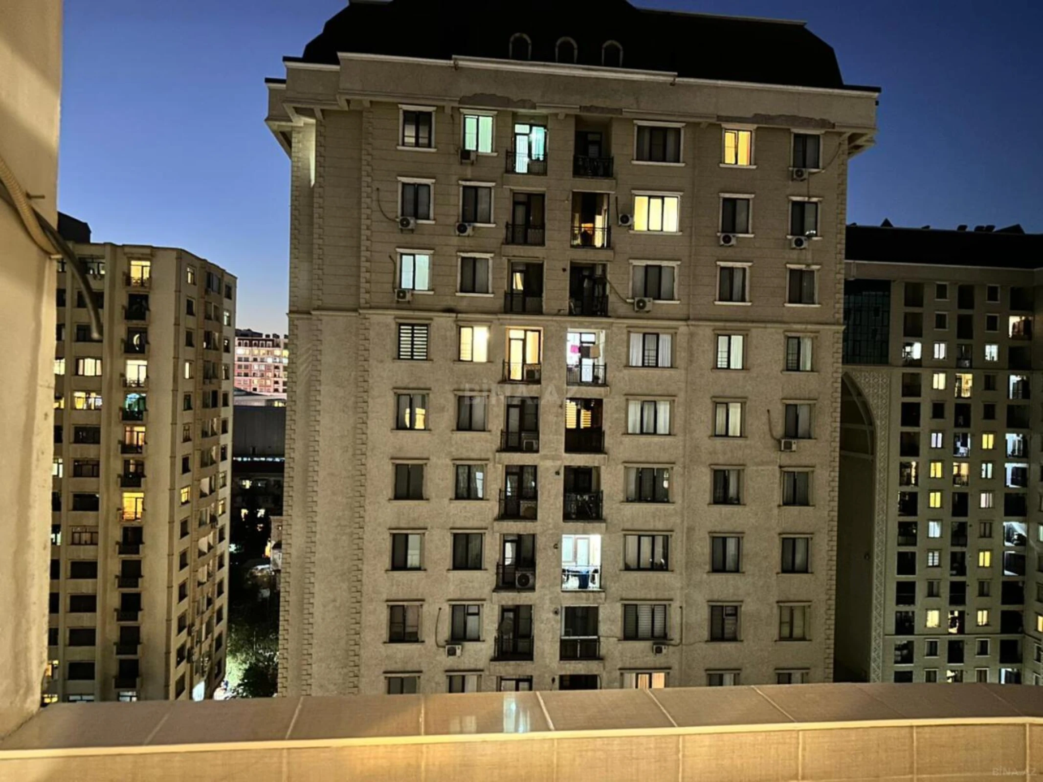 Satılır 3 otaqlı mənzil 130 m²