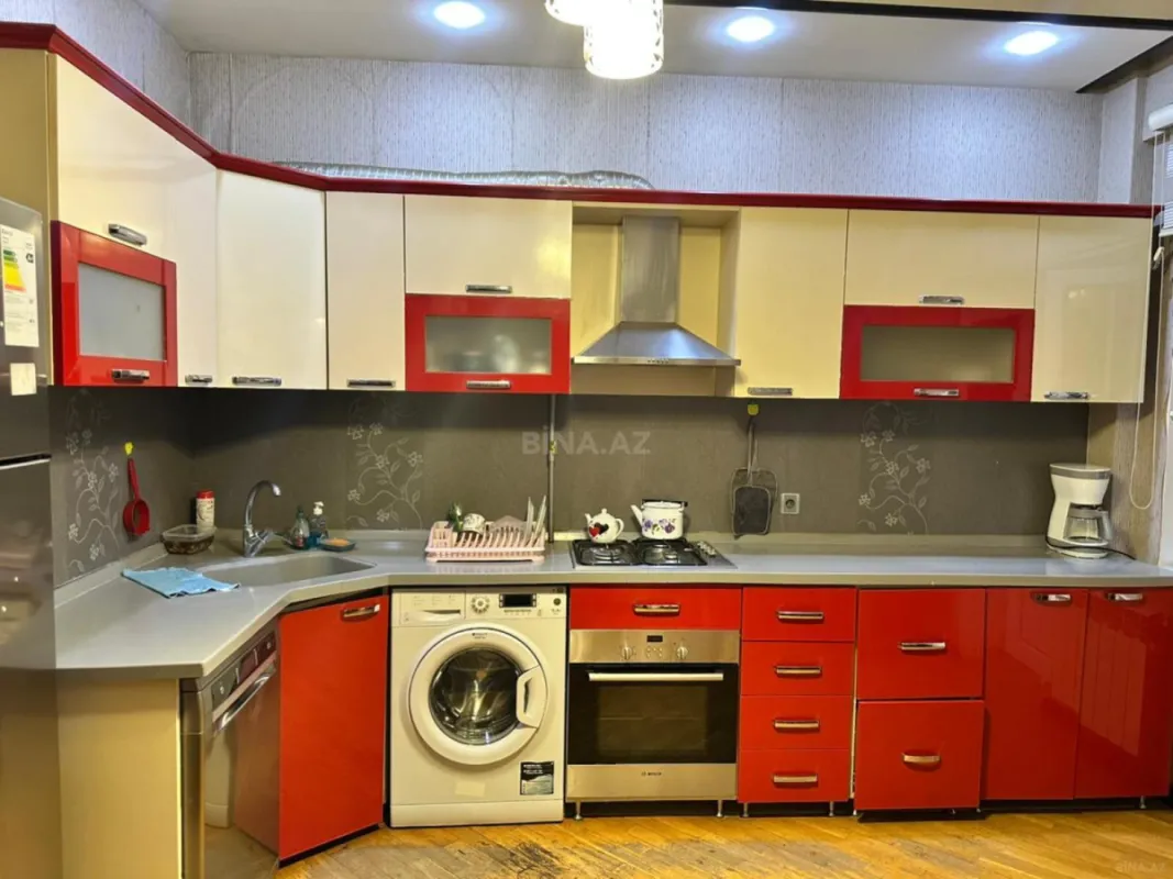 Satılır 3 otaqlı mənzil 130 m²