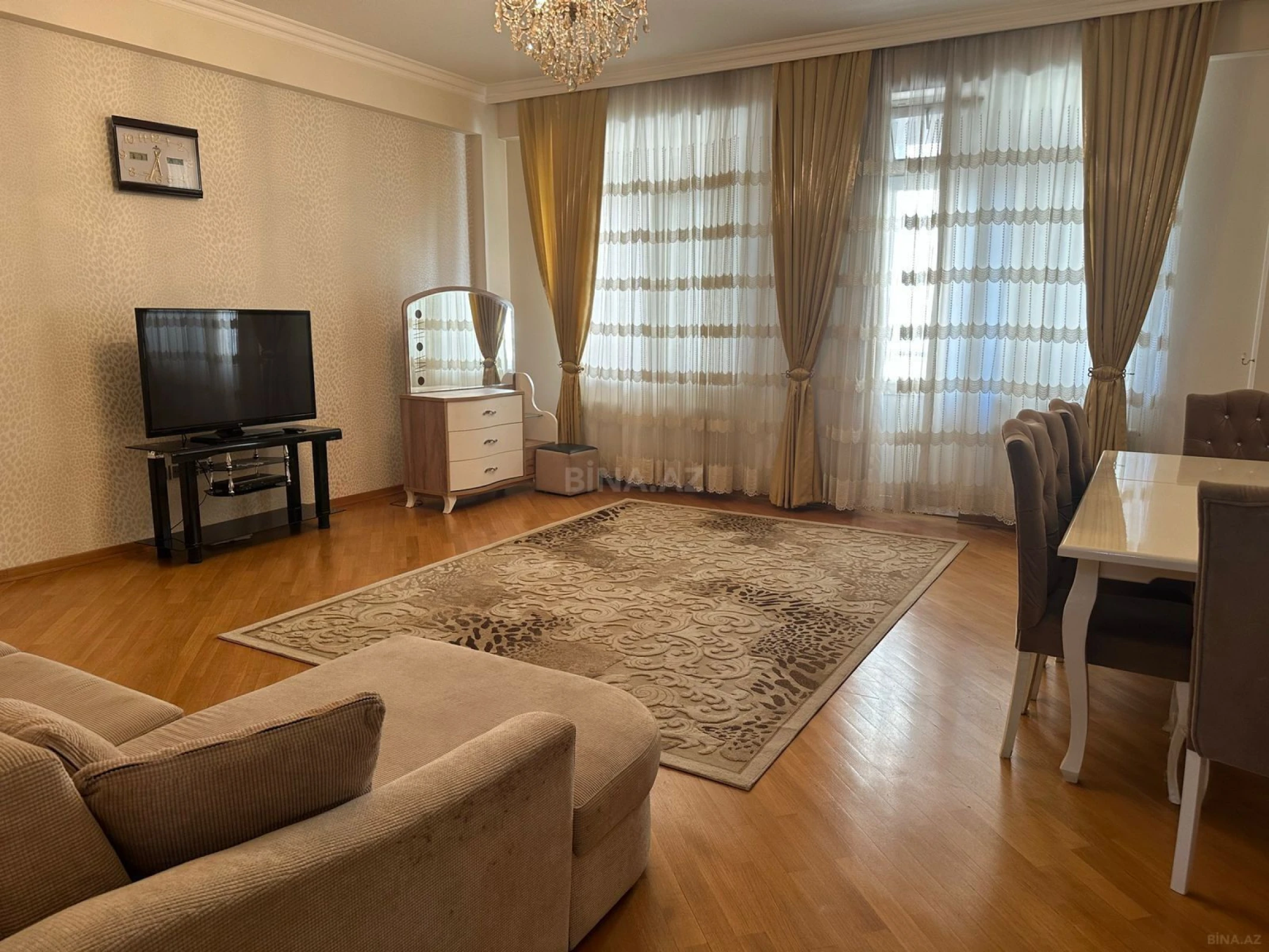 Kirayə verilir 2 otaqlı mənzil 105 m²