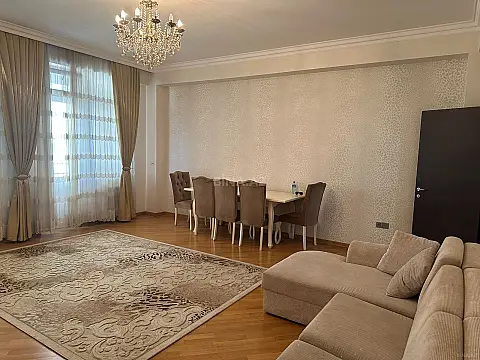 Kirayə verilir 2 otaqlı mənzil 105 m²