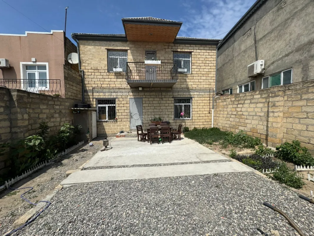 Satılır 5 otaqlı həyət evi 200 m²