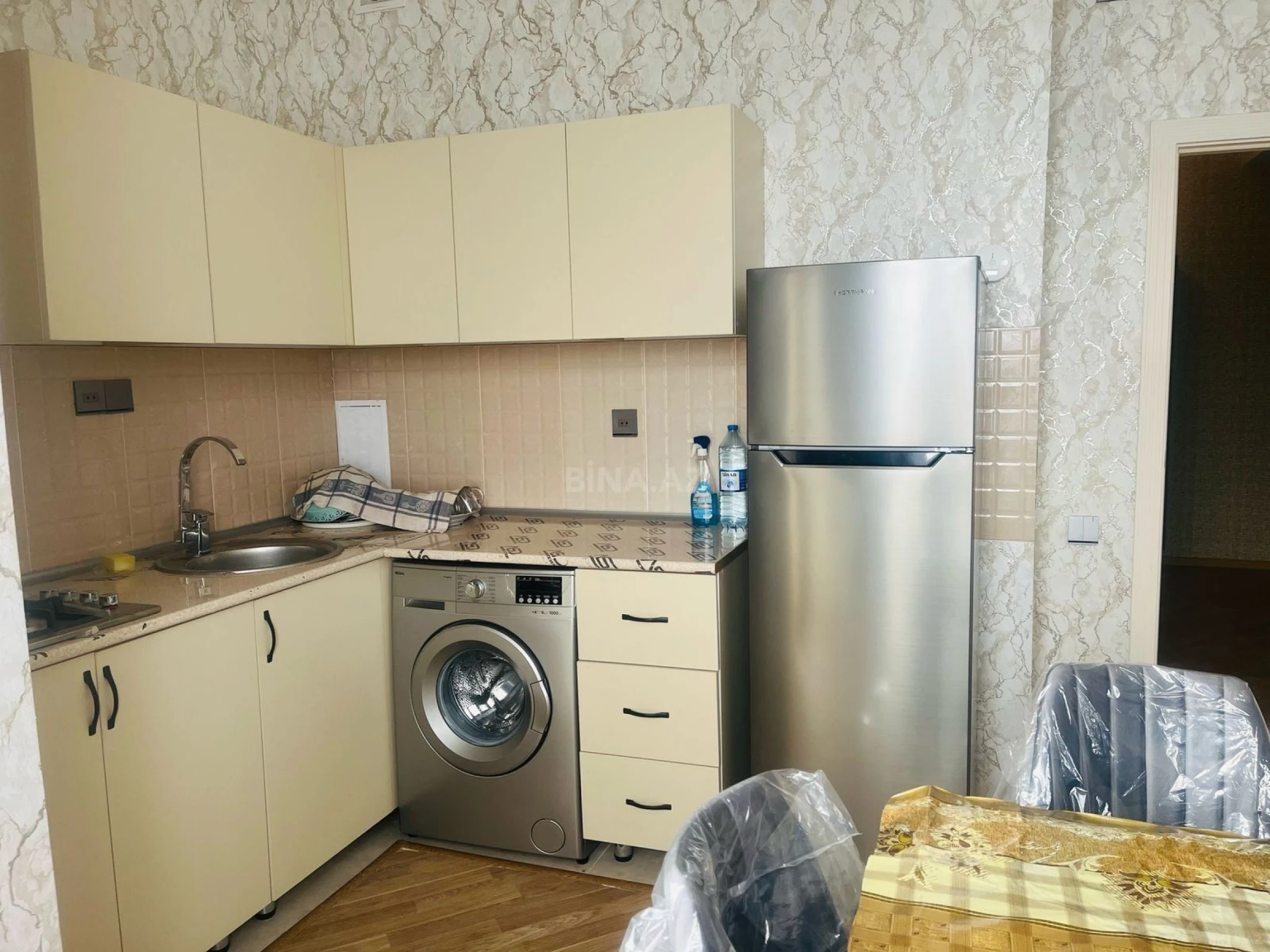 Kirayə verilir 1 otaqlı mənzil 65 m²