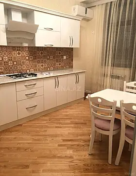 Kirayə verilir 2 otaqlı mənzil 80 m²