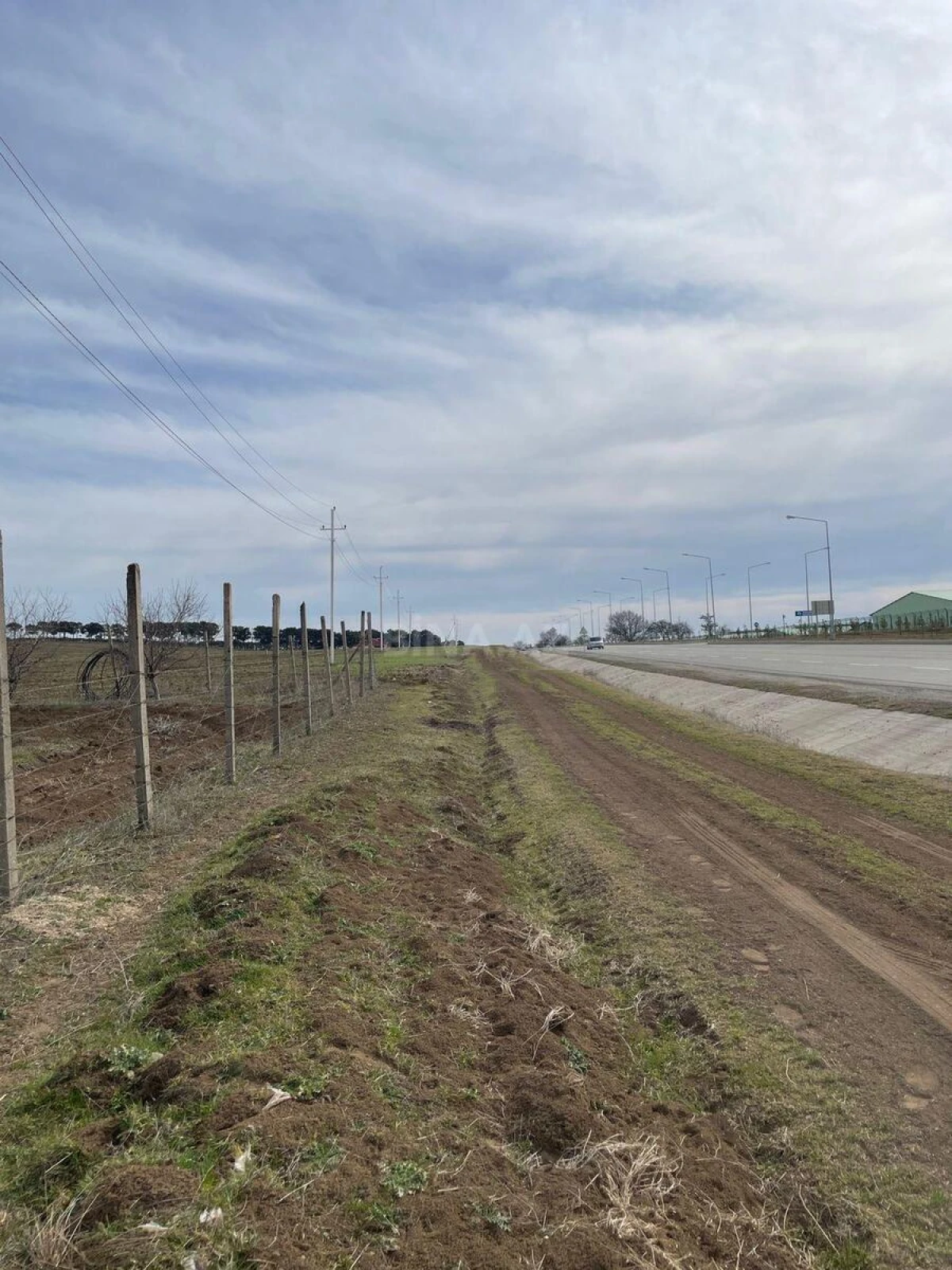 Satılır torpaq sahəsi 600 m²