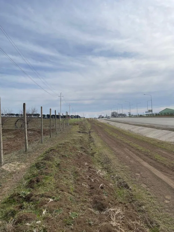 Satılır torpaq sahəsi 600 m²