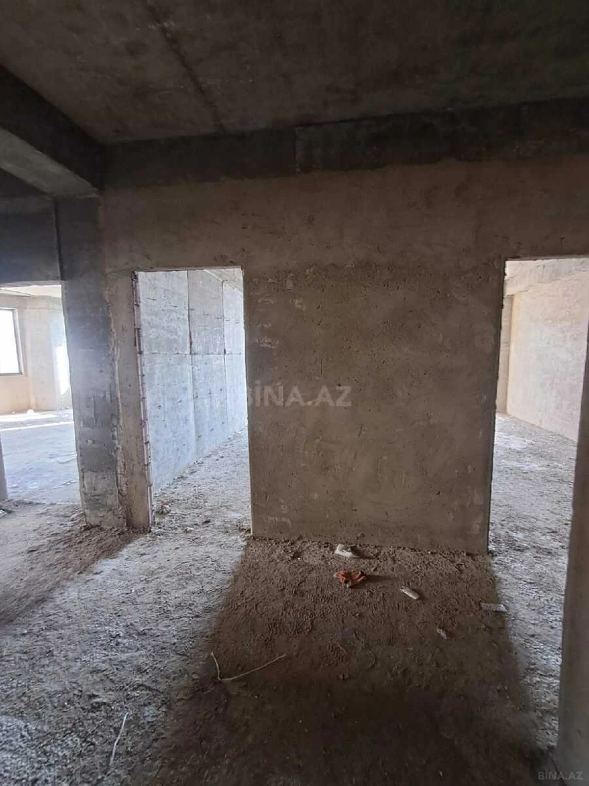 Satılır 4 otaqlı mənzil 178 m²