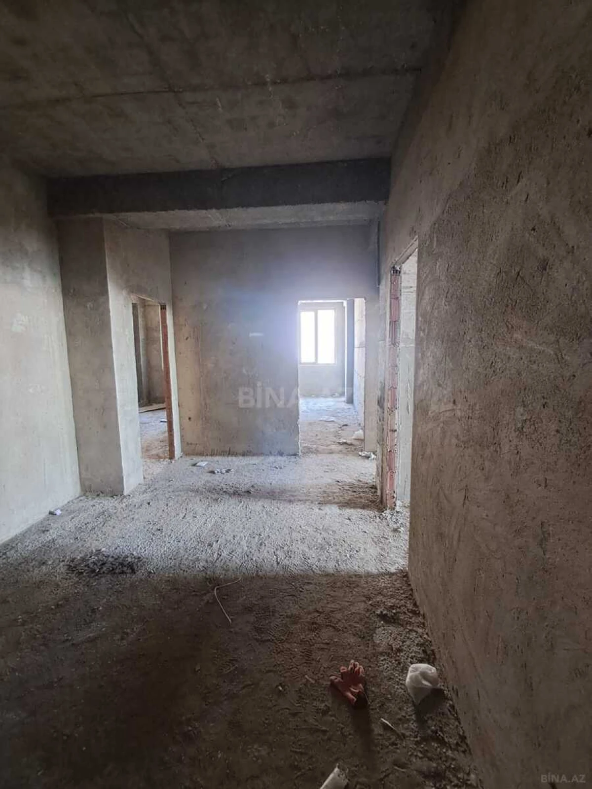 Satılır 4 otaqlı mənzil 178 m²