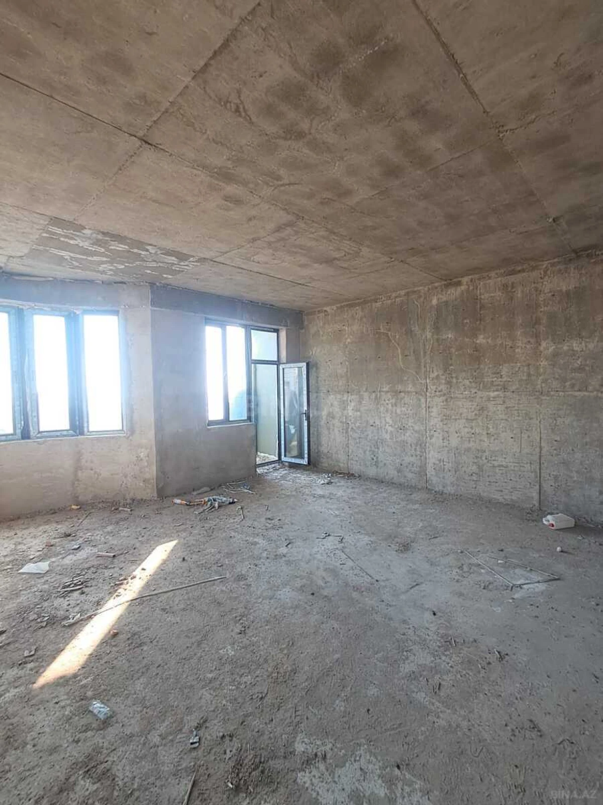 Satılır 4 otaqlı mənzil 178 m²