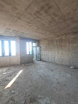 Satılır 4 otaqlı mənzil 178 m²