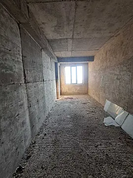 Satılır 4 otaqlı mənzil 178 m²