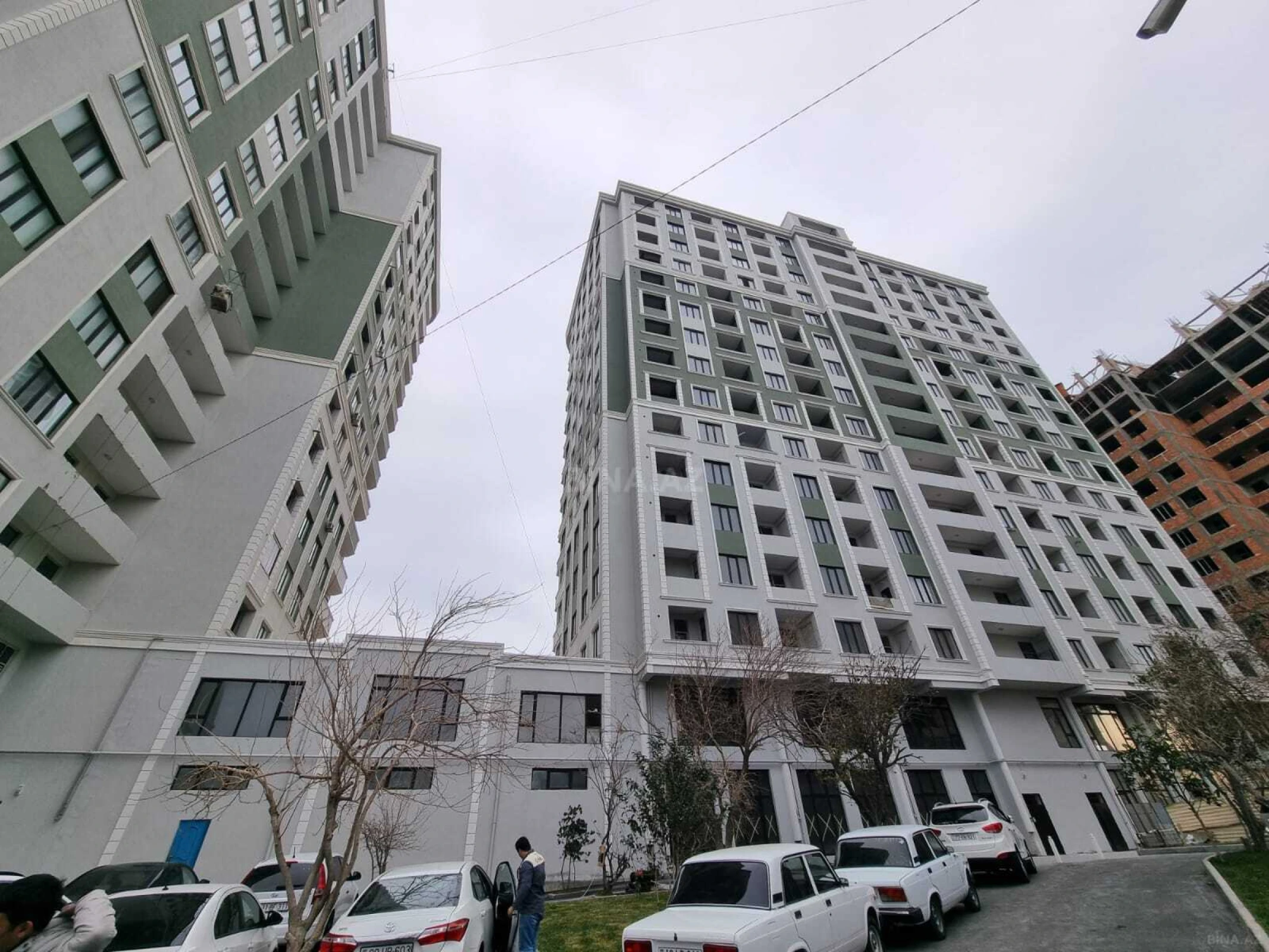Satılır 4 otaqlı mənzil 178 m²