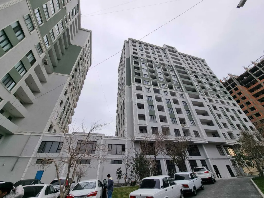 Satılır 4 otaqlı mənzil 178 m²