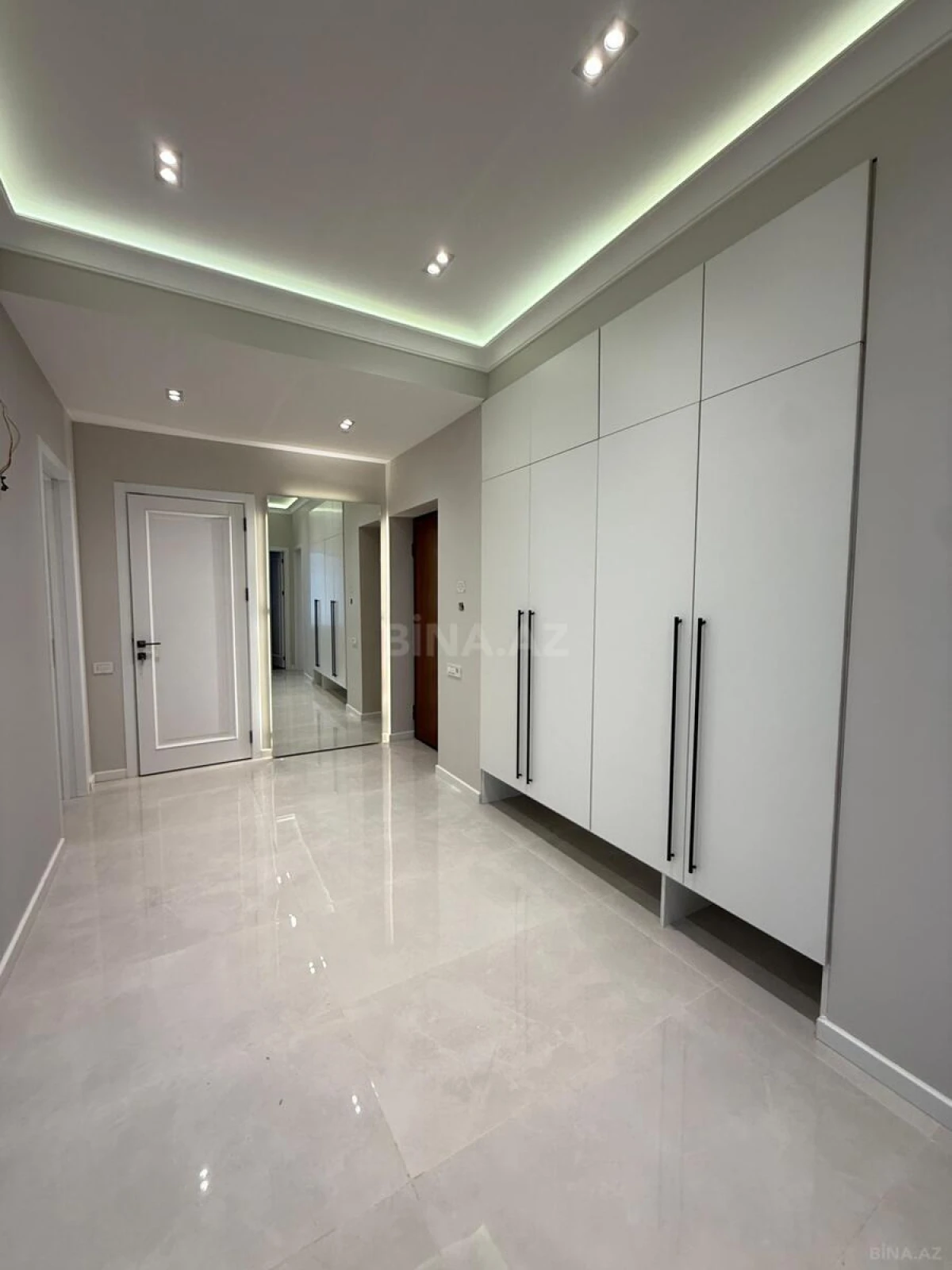Kirayə verilir 3 otaqlı mənzil 140 m²
