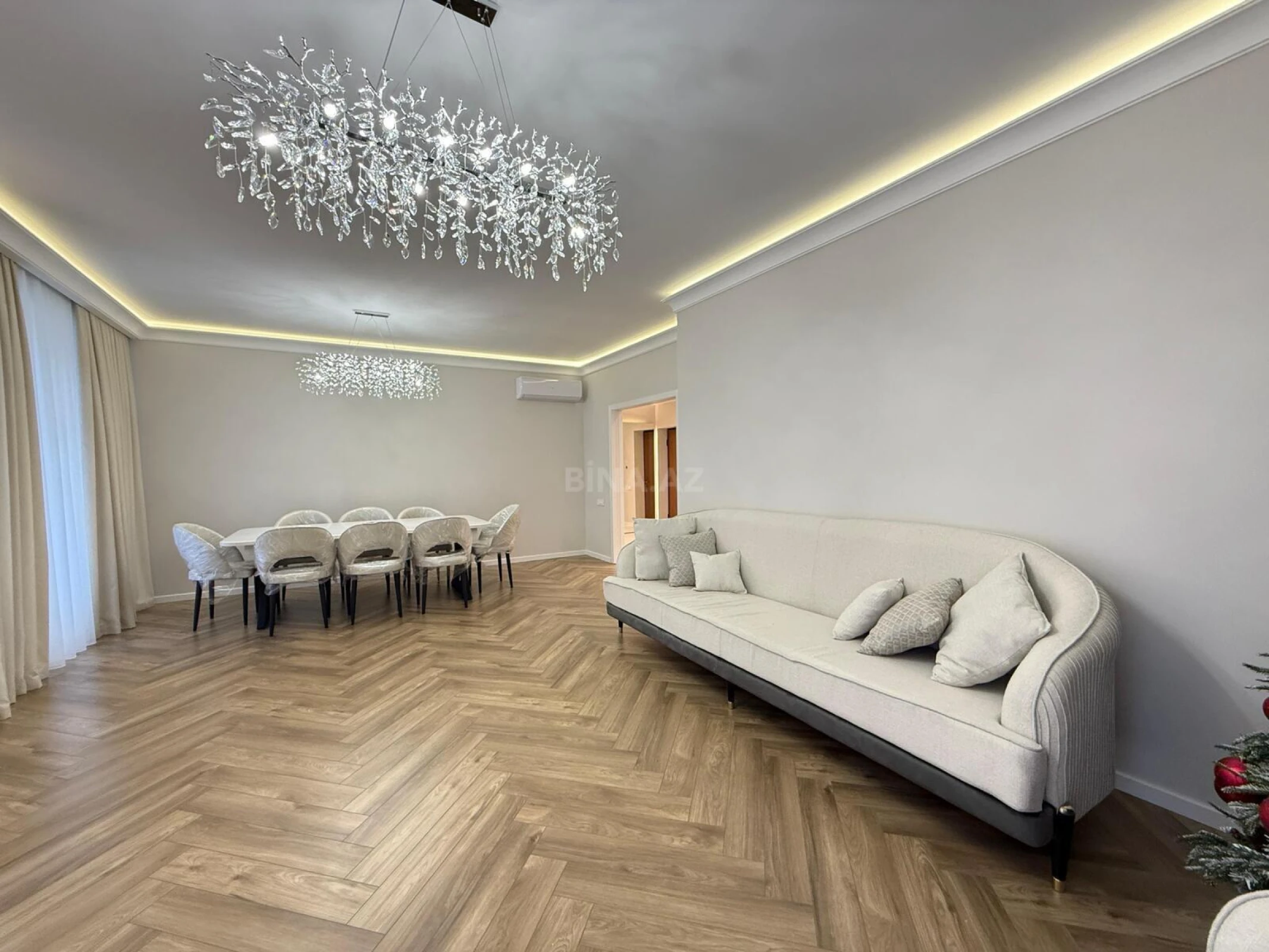 Kirayə verilir 3 otaqlı mənzil 140 m²