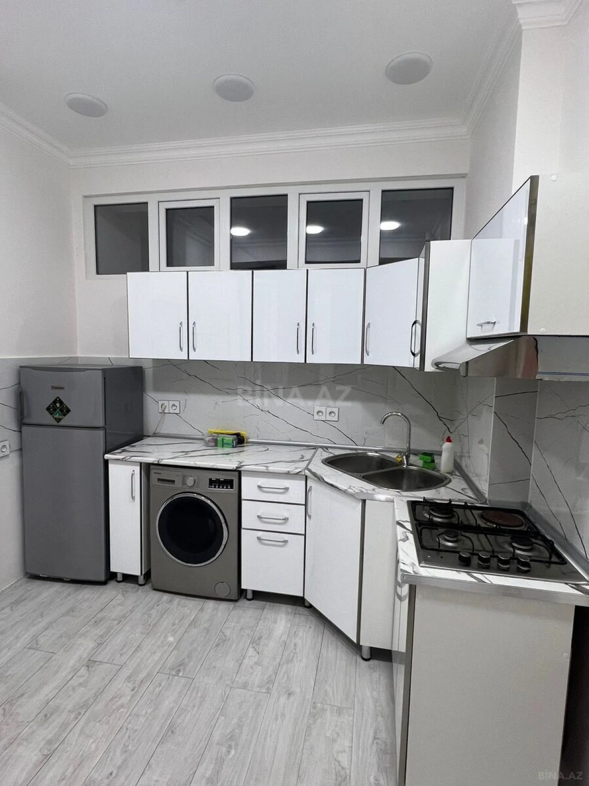 Kirayə verilir 2 otaqlı mənzil 67 m²