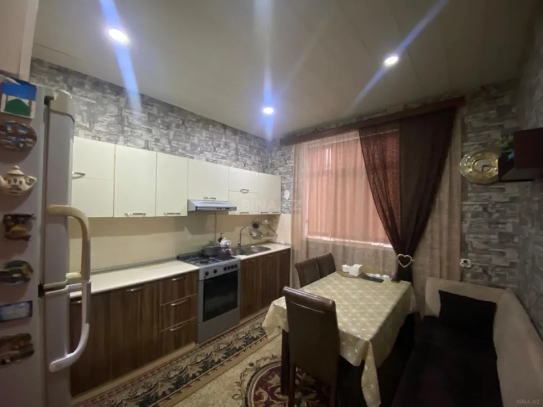 Satılır 7 otaqlı həyət evi 240 m²