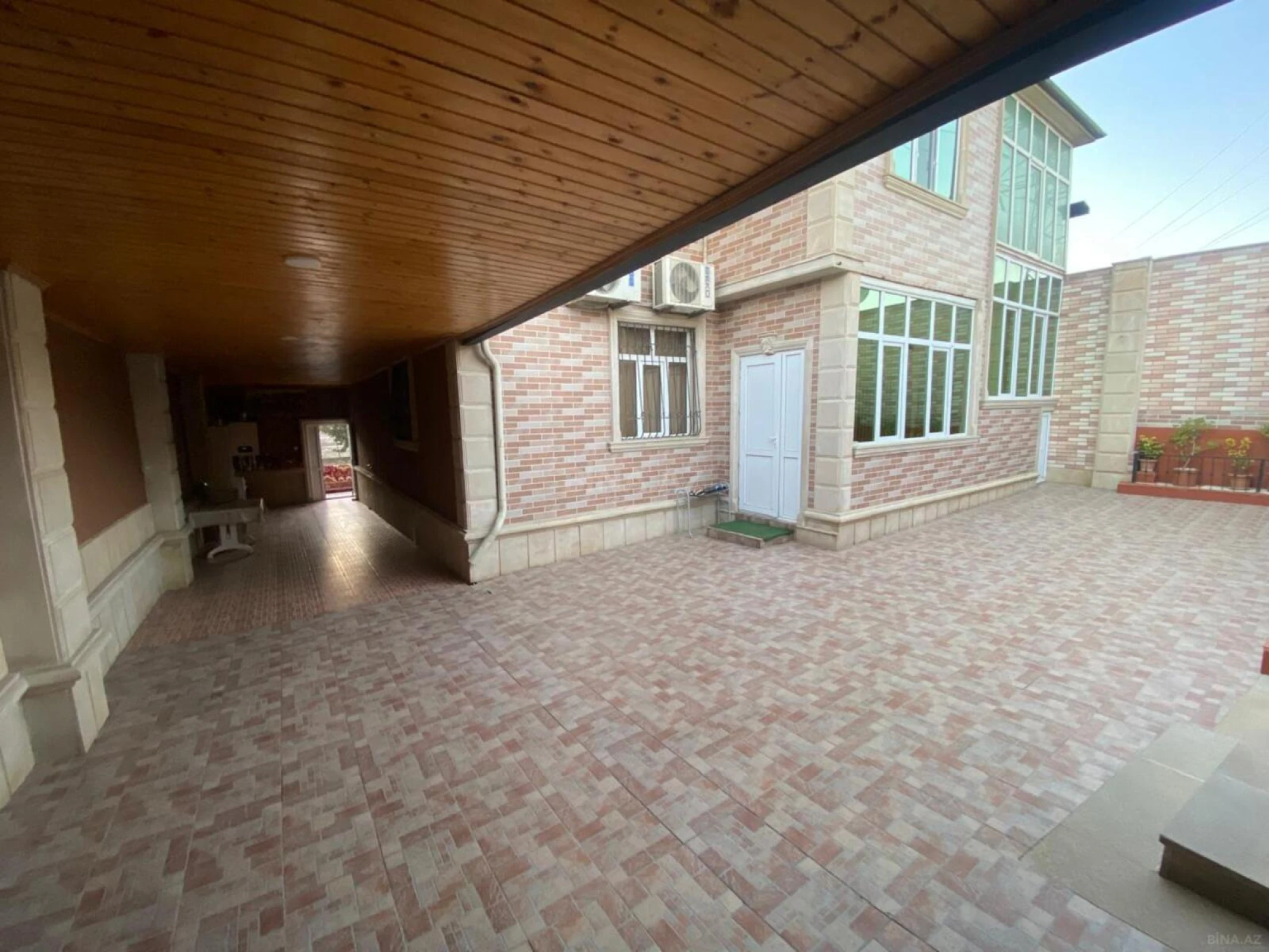 Satılır 7 otaqlı həyət evi 240 m²