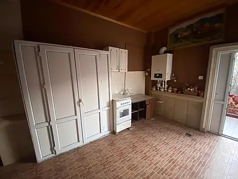 Satılır 7 otaqlı həyət evi 240 m²