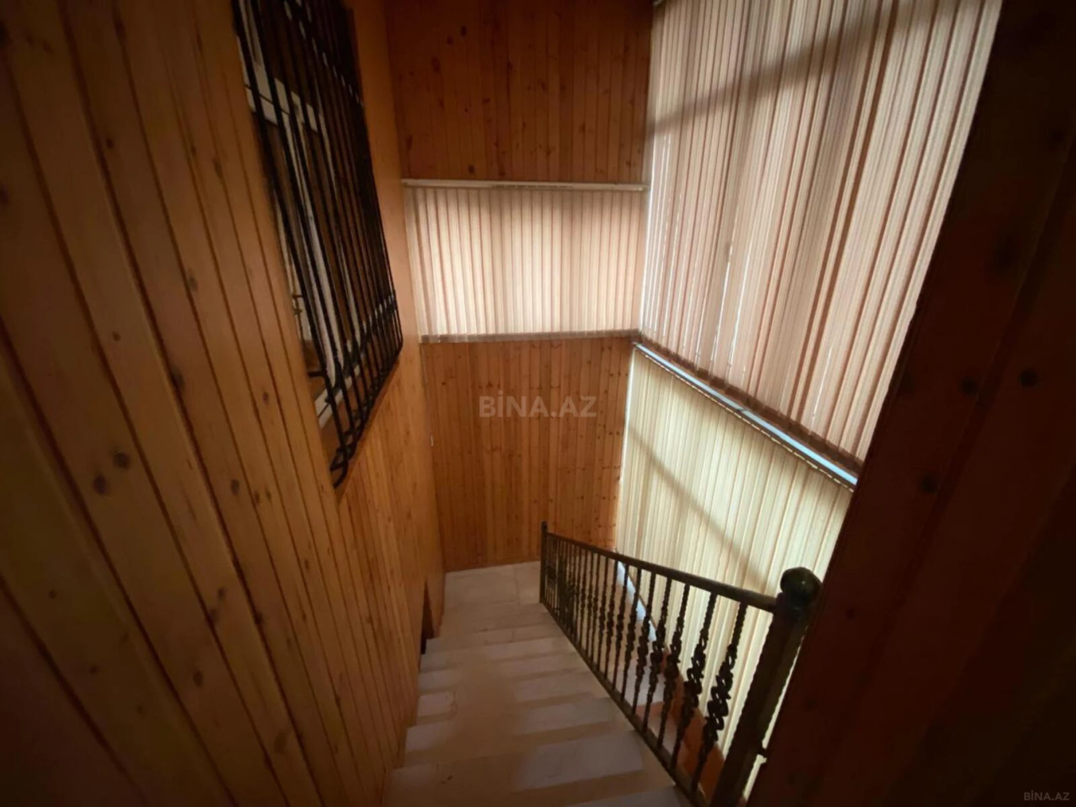 Satılır 7 otaqlı həyət evi 240 m²