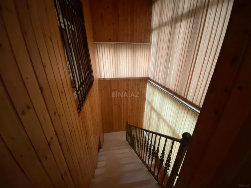 Satılır 7 otaqlı həyət evi 240 m²