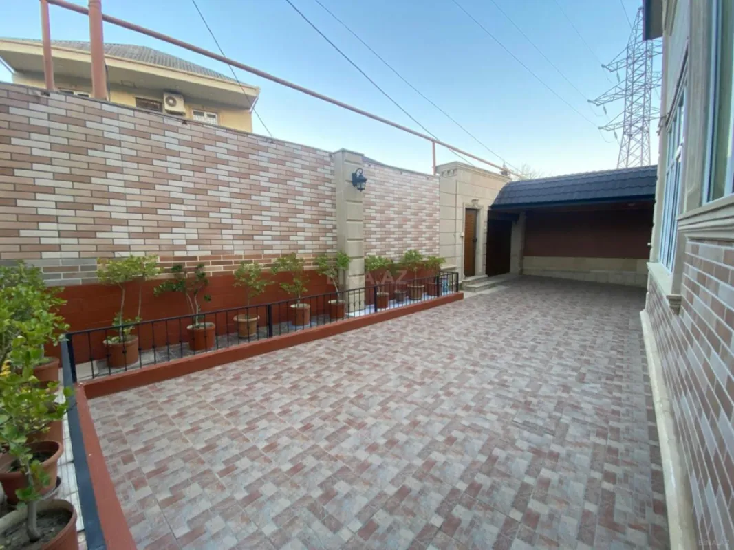 Satılır 7 otaqlı həyət evi 240 m²