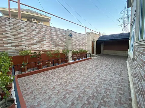 Satılır 7 otaqlı həyət evi 240 m²