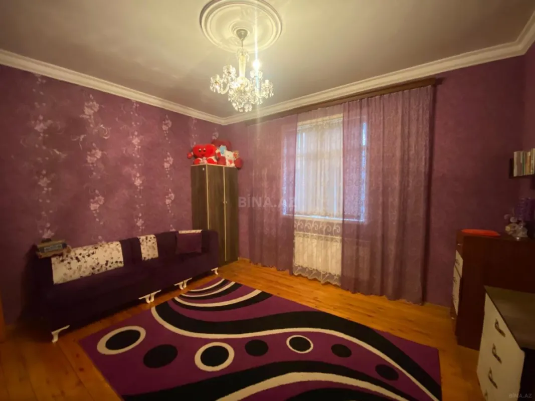 Satılır 7 otaqlı həyət evi 240 m²