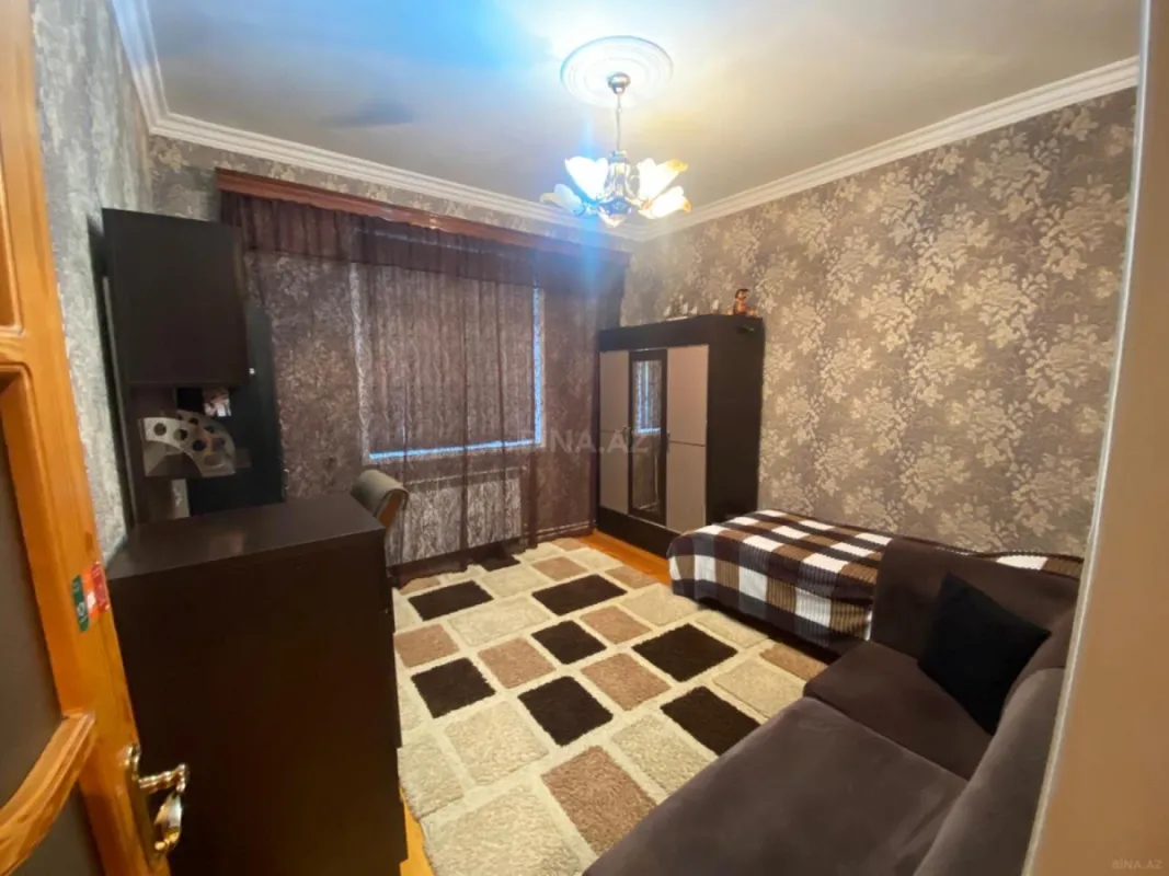 Satılır 7 otaqlı həyət evi 240 m²