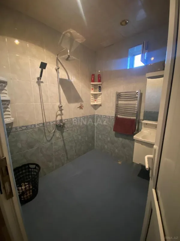 Satılır 7 otaqlı həyət evi 240 m²